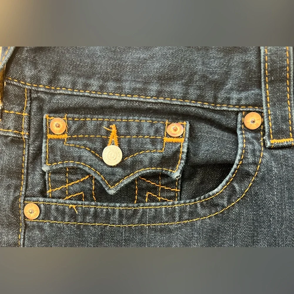 True Religion Men’s Jeans Straight Flap Size 40 (preowned)
